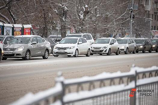 Строительство моста в Тюмени спровоцировало километровые пробки