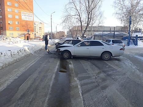 Женщина и 5-летний ребёнок пострадали в аварии, которую устроил водитель без прав