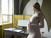 Юрист Лабазнов: срочный трудовой договор обязаны продлить на всю беременность