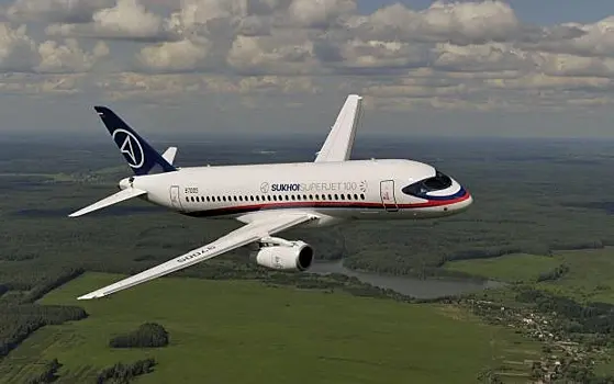 Россиянка описала полет на самолете "Суперджет 100"