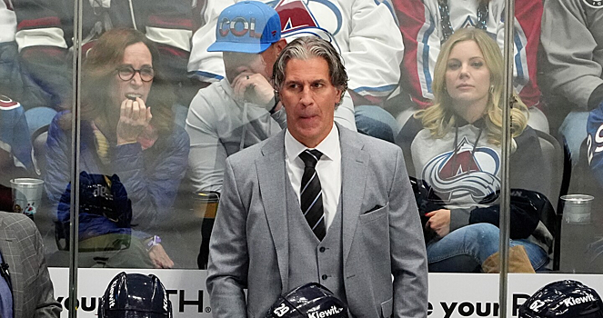 Беднар из «Колорадо» – главный претендент на приз тренеру года по версии сайта НХЛ. Кенневилл – 2-й, Маклеллан – 3-й, Токкет – 5-й, Карбери – 16-й