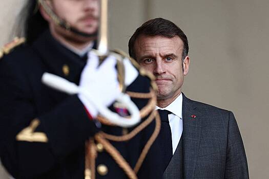 Президента Франции Эммануэля Макрона обвинили в подыгрывании правым политикам
