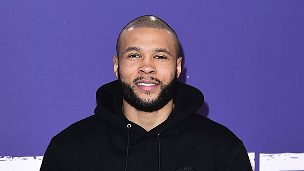 Чемпиона мира по боксу, разбившего яйцо о голову соперника, оштрафовали