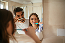 Стоматолог объяснил, почему нельзя чистить зубы после еды