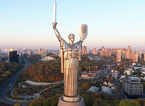 На Украине приняли решение заменить герб СССР на памятнике «Родина-мать»