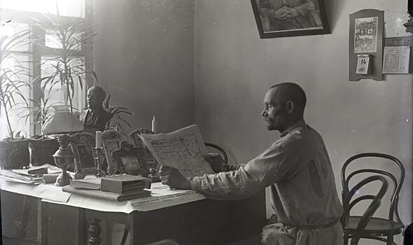 Смерть Ленина, ледяные тротуары, бродячие собаки