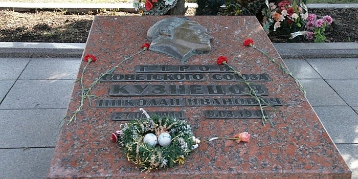 Во Львове неизвестные пытались выкрасть останки Героя СССР Николая Кузнецова