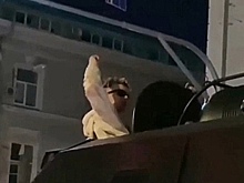 Элджей прокатился на броневике по Нижнему Новгороду