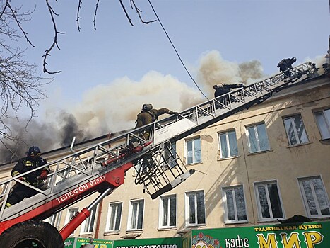 В Томске горит офисное здание