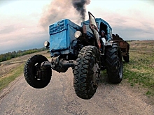 Под Саратовом нетрезвый тракторист протаранил дом