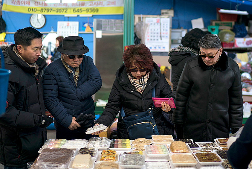 Побывавшие на рынке туристы рассказывают, что путешественникам непременно стоит зайти на Чунан. По их словам, там можно найти уличную еду на любой вкус: от экзотичного мяса до сладких десертов