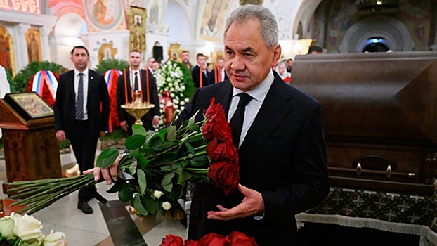 Секретарь Совбеза РФ Шойгу простился с Чилингаровым в Москве