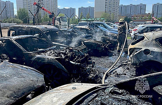 На штрафстоянке в Подмосковье сгорели девять автомобилей