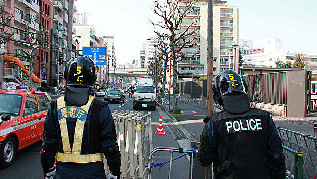 В Саппоро легковой автомобиль протаранил магазин