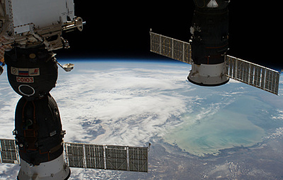 Выход в космос для осмотра повреждения в корабле "Союз" планируется на декабрь