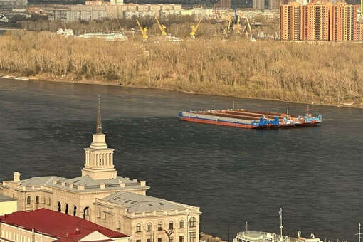 Прокуратура сообщила о столкновении лодки с баржей в Красноярске, двое ранены