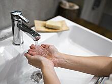 Как не подхватить инфекцию в общественных местах: советы врача Лебедева