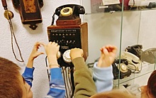 В Рязани музей связи «Ростелекома» показал школьникам телефон 1900 года