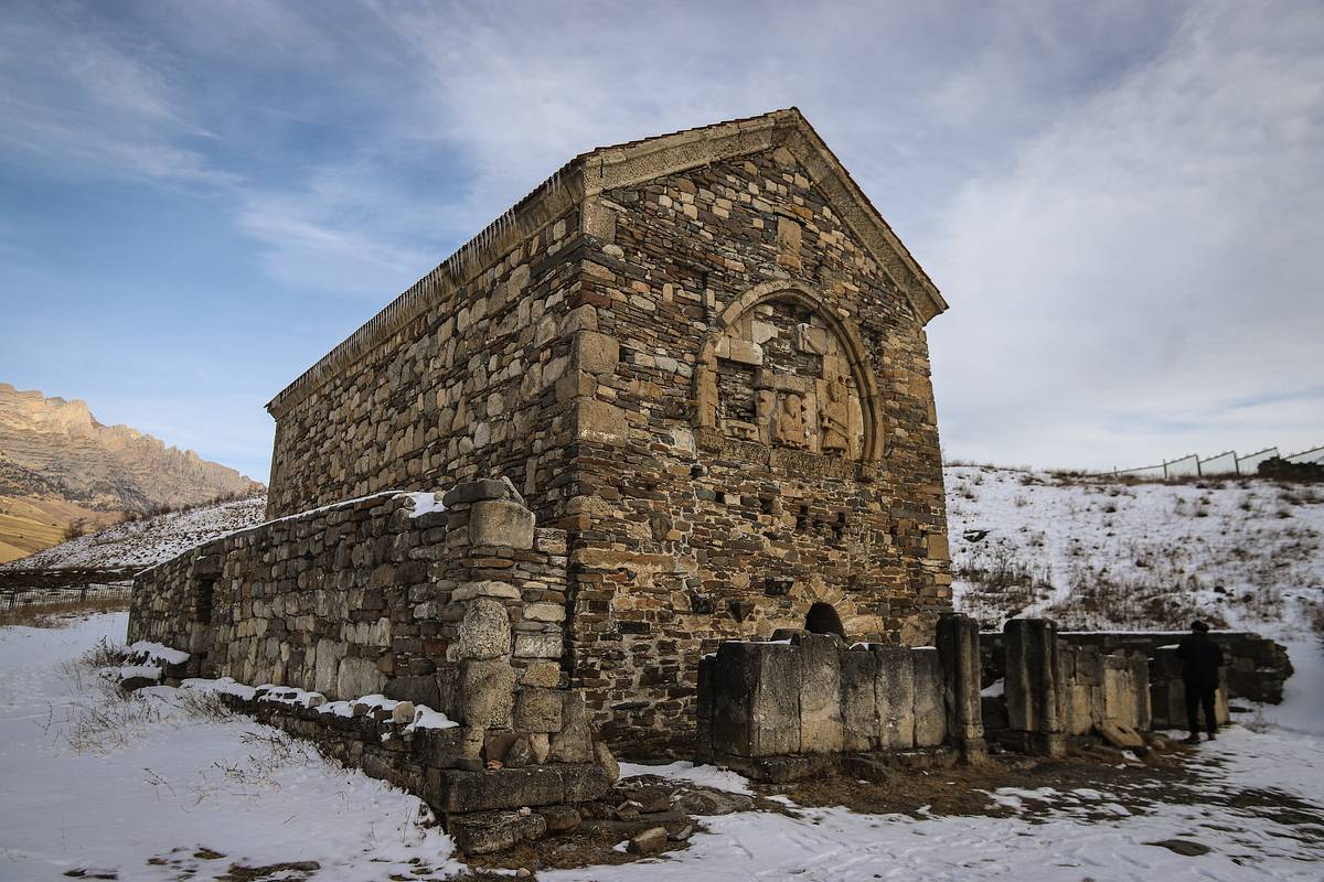На территории самого древнего христианского храма России проведут раскопки