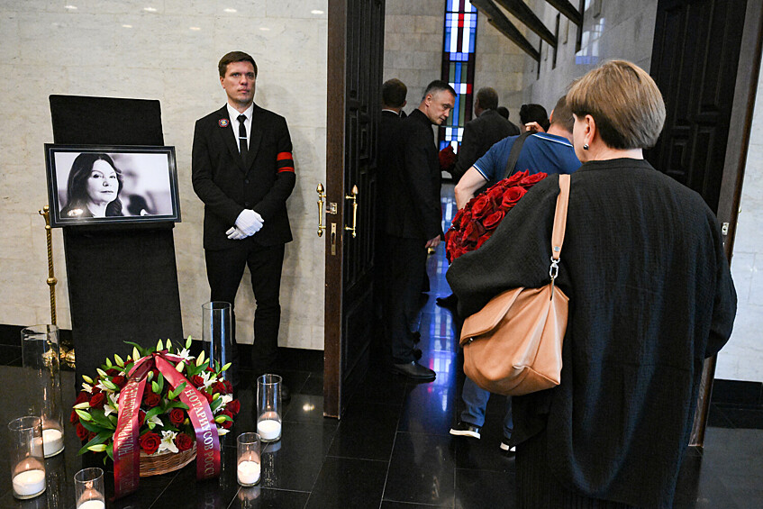 На церемонии прощания с председателем Верховного суда РФ Ириной Подносовой в траурном зале ЦКБ Управления делами президента РФ в Москве, 24 июля 2025 года