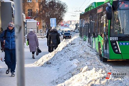 Свердловскому городу грозит транспортный коллапс: некому убирать снег