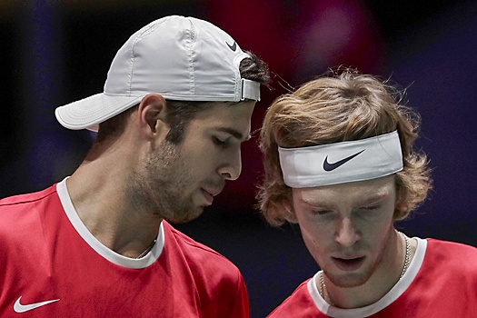 Хачанов и Рублев пробились в четвертьфиналы на "Мастерсе" в Париже