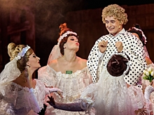 В Волгограде музтеатр «женил» мечтателя Бальзаминова