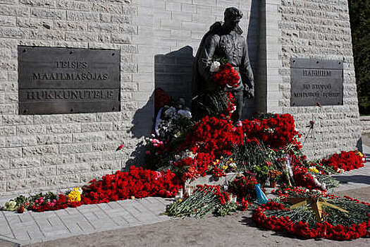 Каллас заявила, что памятник "Бронзовый солдат" переносить не будут