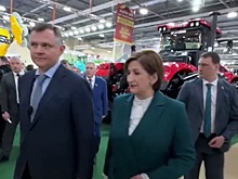 Слюсарь рассказал о новом комбайне, представленном на агрофоруме в Ростове