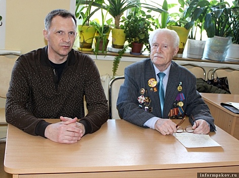 Руководители УМВД России по городу Архангельску побывали в гостях у ветерана Великой Отечественной войны Михаила Васильевича Маркова