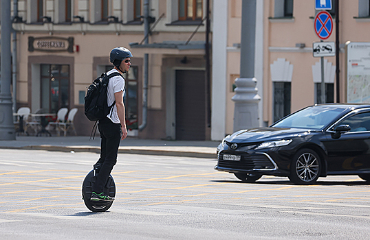 Петербуржца лишили водительских прав за езду на моноколесе в пьяном виде