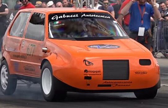 Маленький Fiat Uno превратился в 600-сильного монстра
