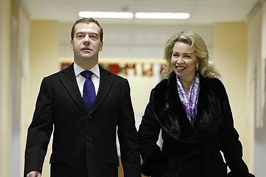 Назван размер дохода жены Медведева за год
