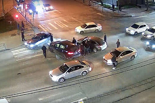 В Челябинске на пересечении улиц произошло ДТП с Audi и BMW