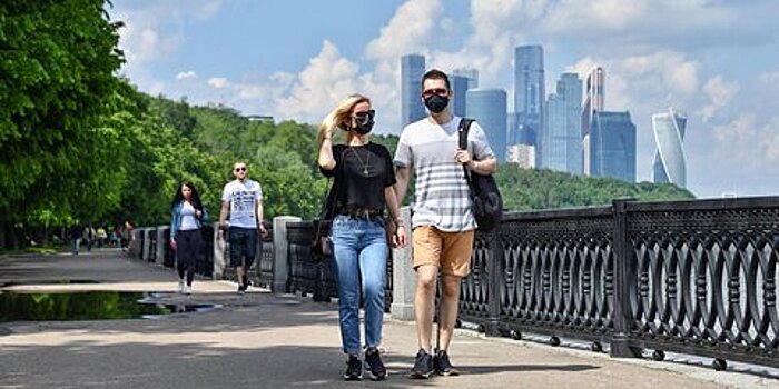 "Ничего эффективнее на данный момент нет": эксперты – о важности ношения масок в столице