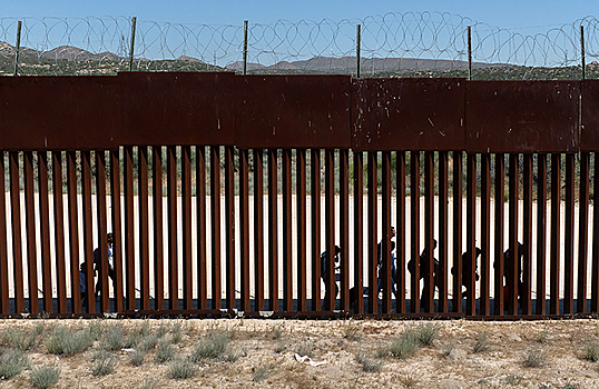 На границе США и Мексики не принимают нелегальных мигрантов из бывшего СССР