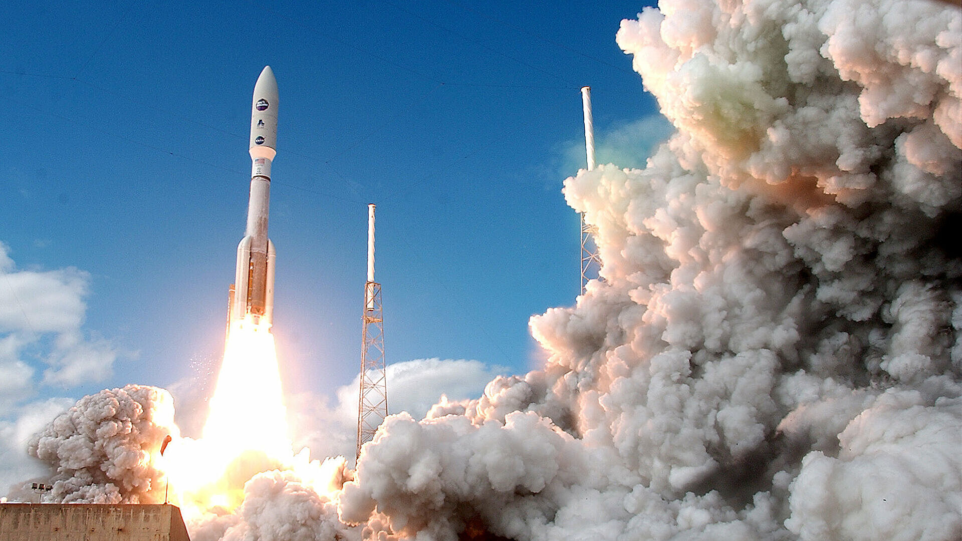 США запустили ракету-носитель Atlas V с военными спутниками