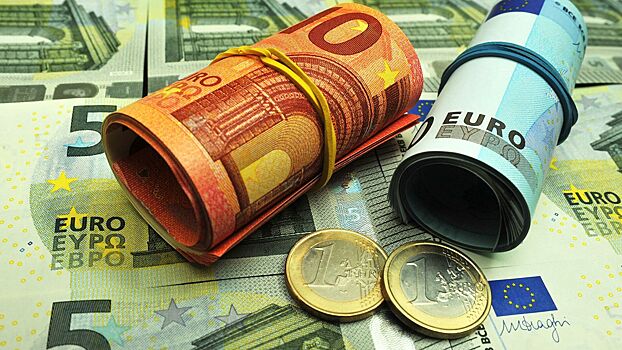 Курс евро понизился на 18 копеек до 89,1 рубля