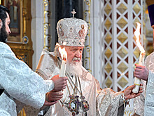 Патриарх Кирилл освятил куличи и крашеные яйца у храма Христа Спасителя