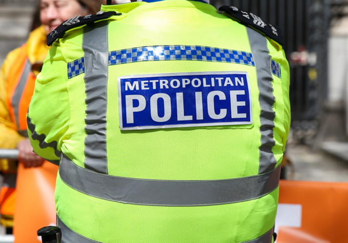 Воры украли 13 кабинок уличного туалета и попали на видео