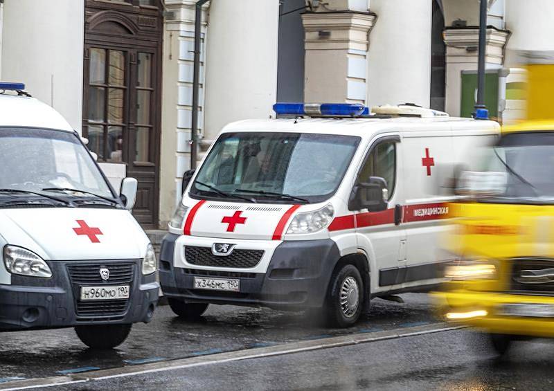 В Санкт-Петербурге часть стены 116-летнего дома проломила голову женщине