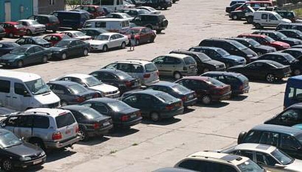 Администрация: в Калининграде парковочных мест меньше, чем автомобилей