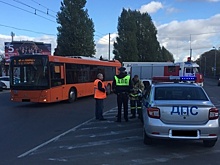 На проспекте Калинина ДТП с автобусом и пожарной машиной стало причиной пробки