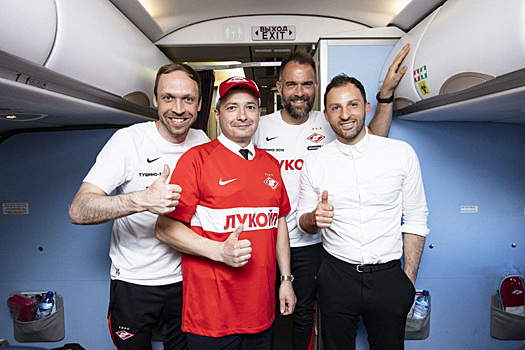 Пилот Юсупов совершил рейс из Чечни ради любимых футболистов