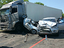 Выяснилось, в какие дни недели грузовики чаще таранят машины