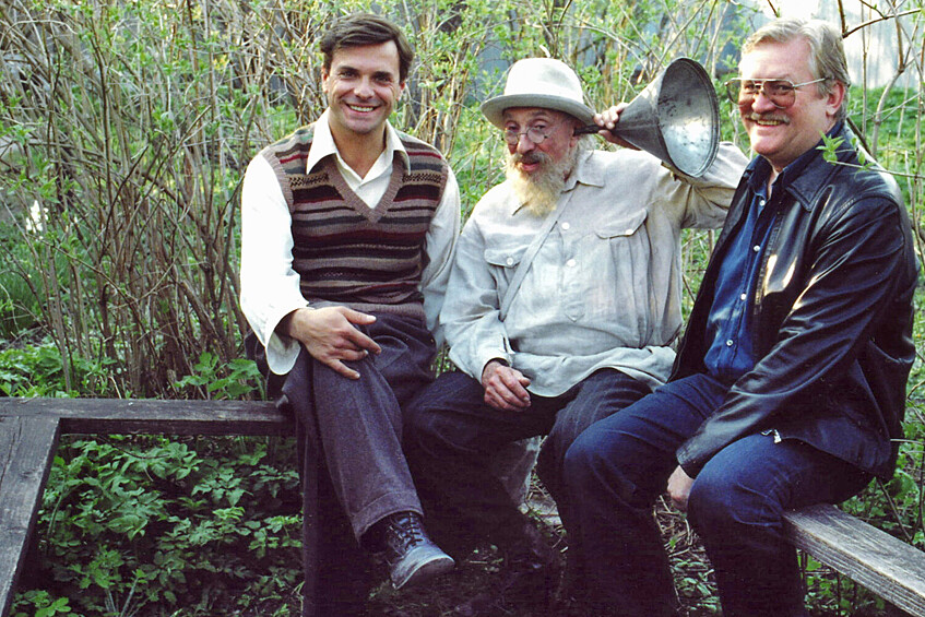 Актеры Сергей Астахов в роли Сергея Королева, Сергей Юрский в роли К.Э. Циолковского и режиссер Юрий Кара (слева направо) во время съемок фильма «С.П. Королев. Главный конструктор», 2007 год