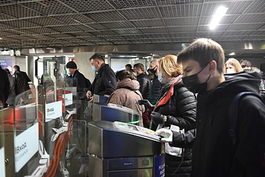 Проезд в метро Москвы оплатили банковскими картами рекордное количество раз