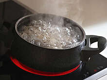 В Подмосковье мальчик упал с шеи матери в кастрюлю с супом