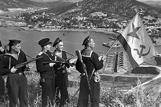 Советские войска покинули Порт-Артур 65 лет назад