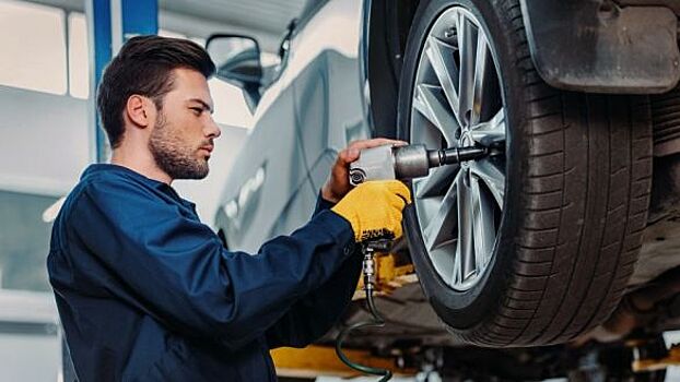 Автоэксперт Аксенов рассказал, когда водителям менять резину с зимней на летнюю